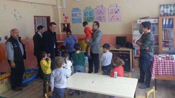 Cumhuriyet İlkokulu Ana Sınıfına Oyuncak ve Araç Gereç Dağıtımı Yapıldı