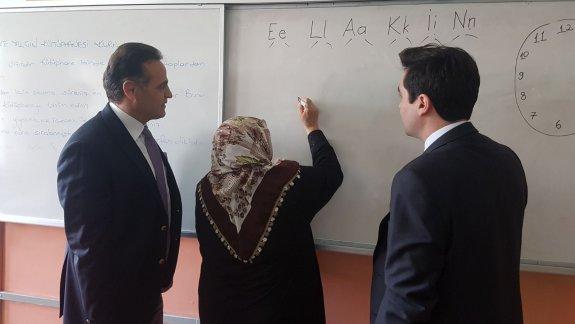 Kaymakamımız Yunus Emre VURAL ve Milli Eğitim Müdürümüz Fedai AKIN Okuma Yazma Kurslarını Ziyaret Etti