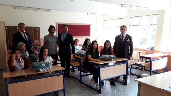 İlçe Milli Eğitim Müdürümüz Sayın Fedai AKIN Cumhuriyet İlk/Ortaokulu´nda Yeni Eğitim-Öğretim Yılının Açılışını Yaptıktan Sonra İlçe Okullarını Ziyaret Etti.