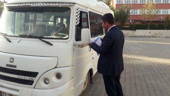 İlçe Milli Eğitim Şube Müdürümüz Sayın Serkan AKPINAR Başkanlığında İlçemiz Ortaöğretim Taşımalı Eğitim Servis Araçları Denetimi Yapıldı.
