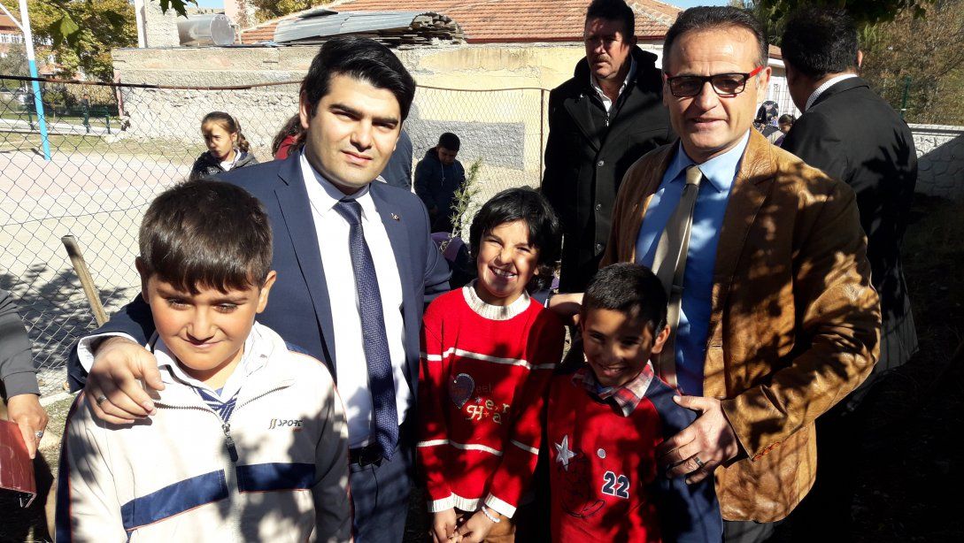 Fidanlar, Minik Fidanların Elleriyle Toprakla Buluştu.