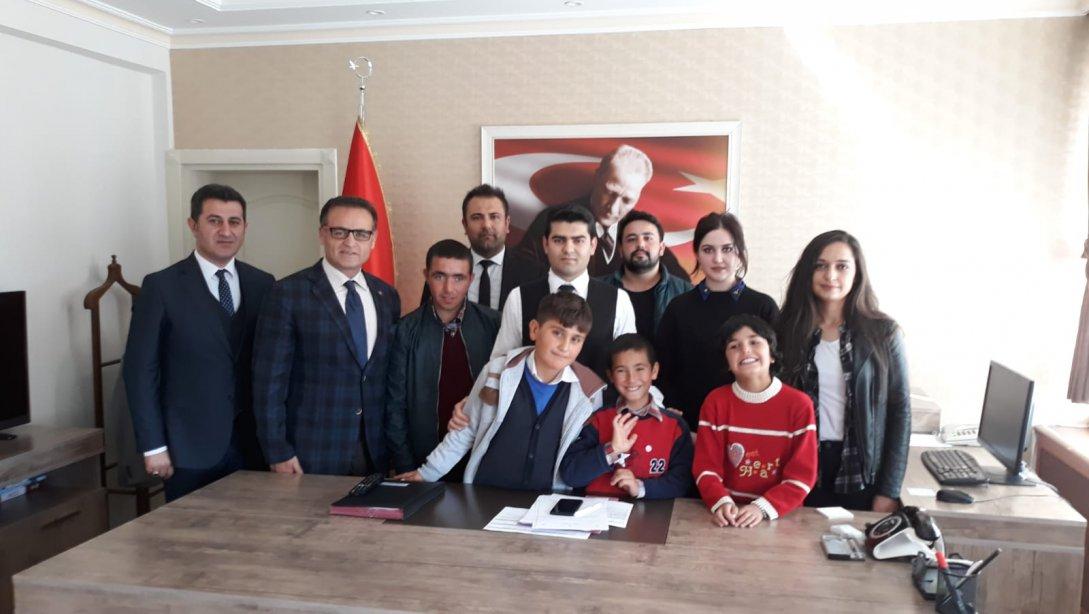 Birbirinden Özel Olan Özel Öğrencilerimiz, Öğretmenleriyle Birlikte İlçemiz Kaymakamı Sayın Gökhan DOLAŞ´ı ve İlçe Milli Eğitim Müdürümüz Sayın Fedai AKIN´ı Makamlarında Ziyaret Etti.