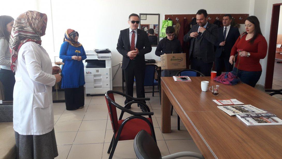 İlçe Milli Eğitim Müdürümüz Fedai AKIN Kurumlarımızdaki Öğretmen ve Çalışanların 8 Mart Dünya Kadınlar Günü´nü Kutladı.