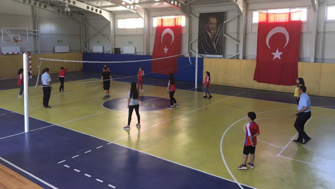 İlçemizde Açılan Voleybol Yaz Okulu Ziyaret Edildi