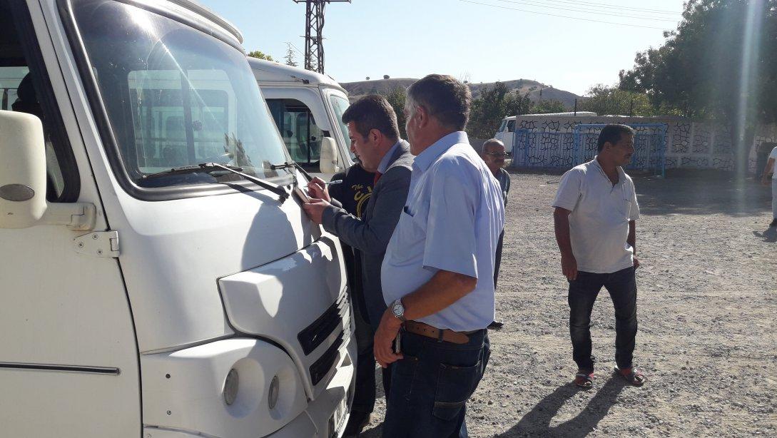 İlçe Milli Eğitim Şube Müdürümüz Serkan AKPINAR Başkanlığında İlçemiz Temel Eğitim Taşımalı Servis Araçlarının Denetimi Yapıldı