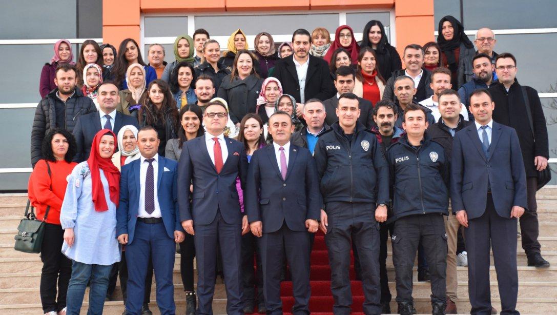 İlçemizde 24 Kasım Öğretmenler Günü, Çeşitli Etkinliklerin Yer Aldığı Program Dahilinde Kutlandı