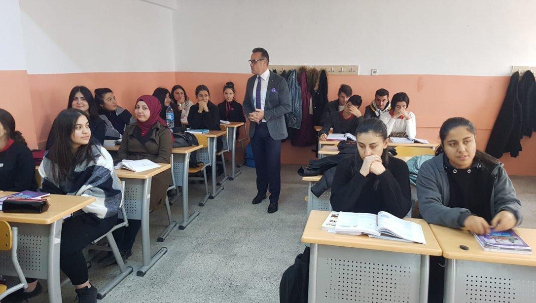 İlçe Milli Eğitim Müdürümüz Fedai AKIN 12. Sınıf Öğrencilerimiz ile Bir Araya Geldi