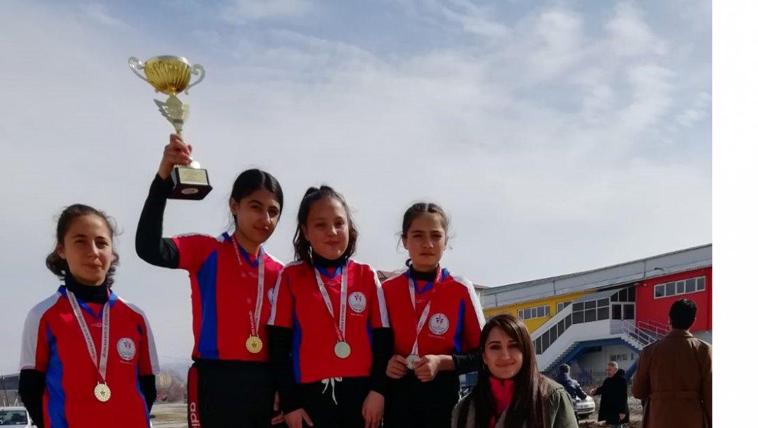İlimiz Okul Sporları Bocce ( Petank) Karşılaşmalarında Öğrencilerimiz Tüm Rakiplerini Eleyerek Birinci Oldular.