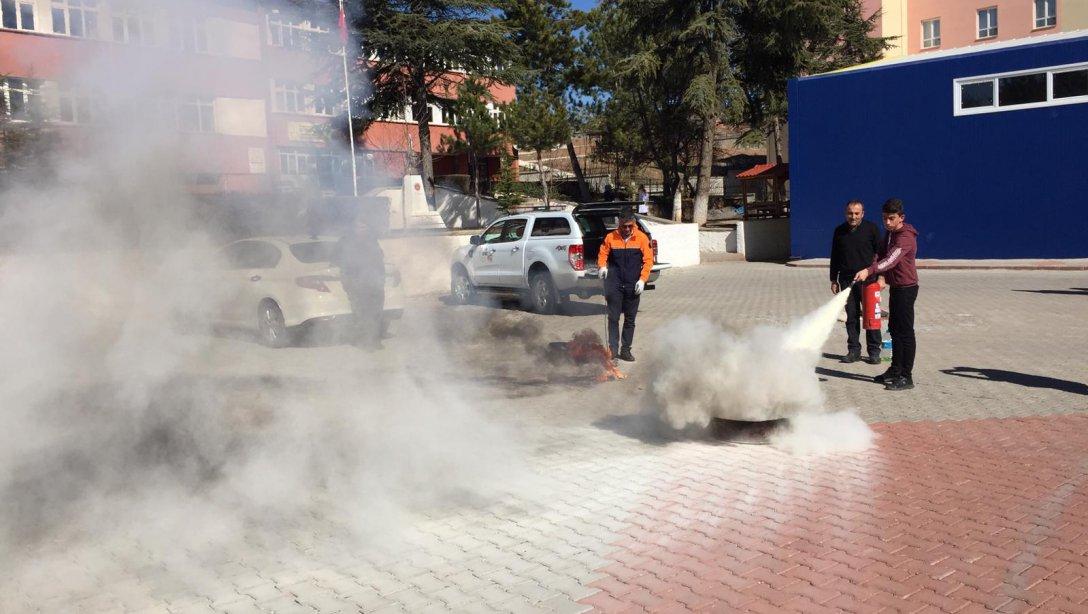 Kırıkkale İl Afet ve Acil Durum Müdürlüğü, İlçemiz Okullarında Temel Afet Bilinci Eğitimlerine Devam Ediyor.