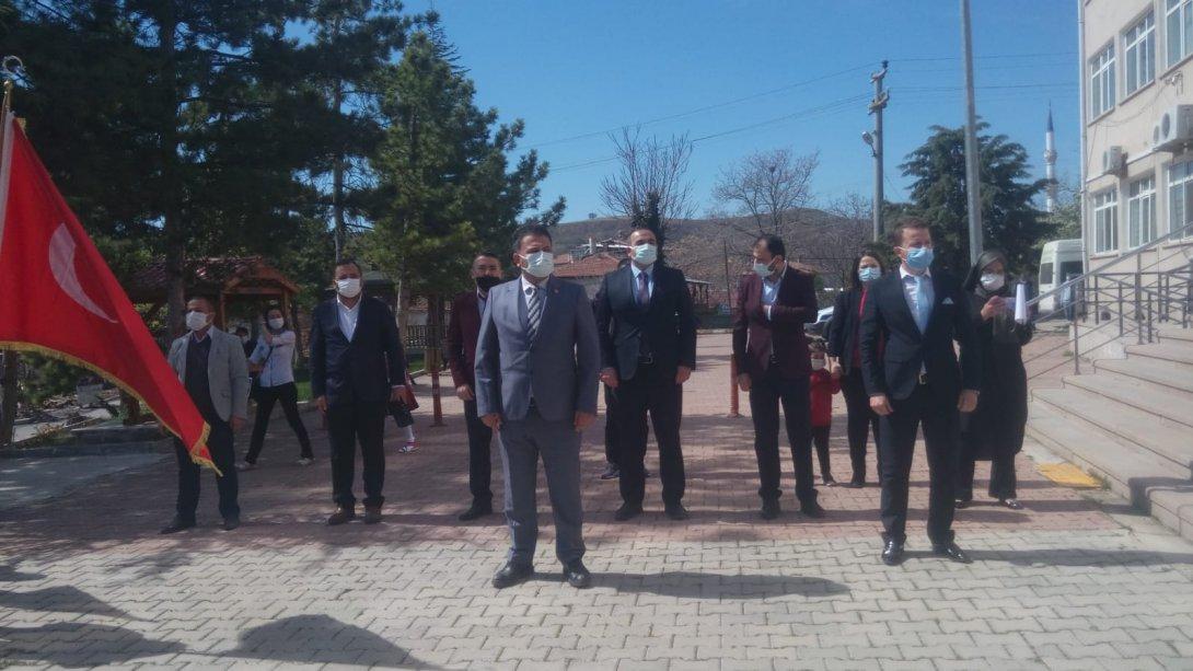 23 Nisan Ulusal Egemenlik ve Çocuk Bayramı Çelenk Sunma Programı Gerçekleştirildi